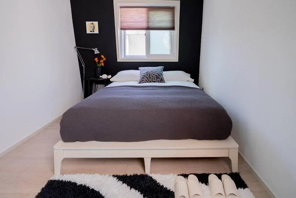 Апартаменты Bibi House In Hongdae Сеул