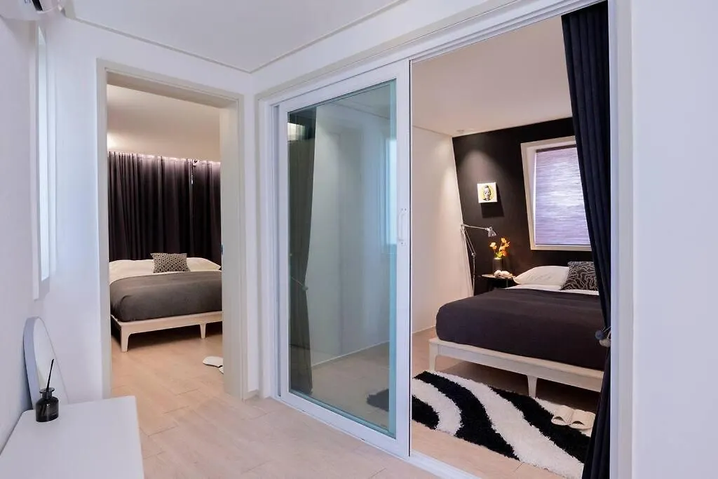 Апартаменты Bibi House In Hongdae Сеул Южная Корея
