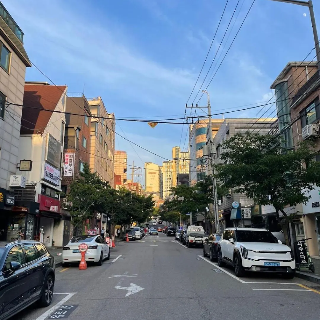 Апартаменты Bibi House In Hongdae Сеул